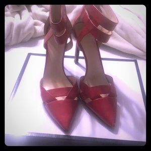 Red pumps